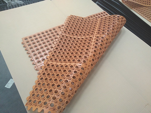 Interlocking Fire-Resistant Drainage Floor Rubber Mat/Rubber Hollow Mat