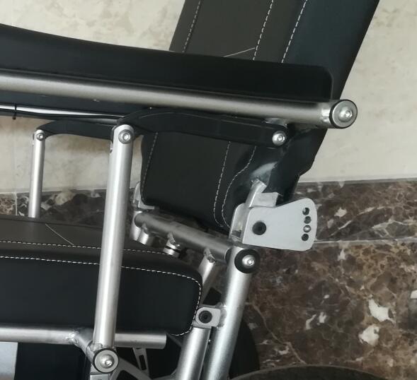 Outdoor Scooter Electric Mobility Handicapped Wheelchair with 15°; Slope Capacity;