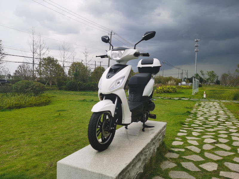 Lithium Battery Pedal Electric Moped Scooter with Double Battery