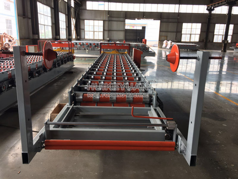 Metal Roof Sheet Roll Forming Machine Line in China