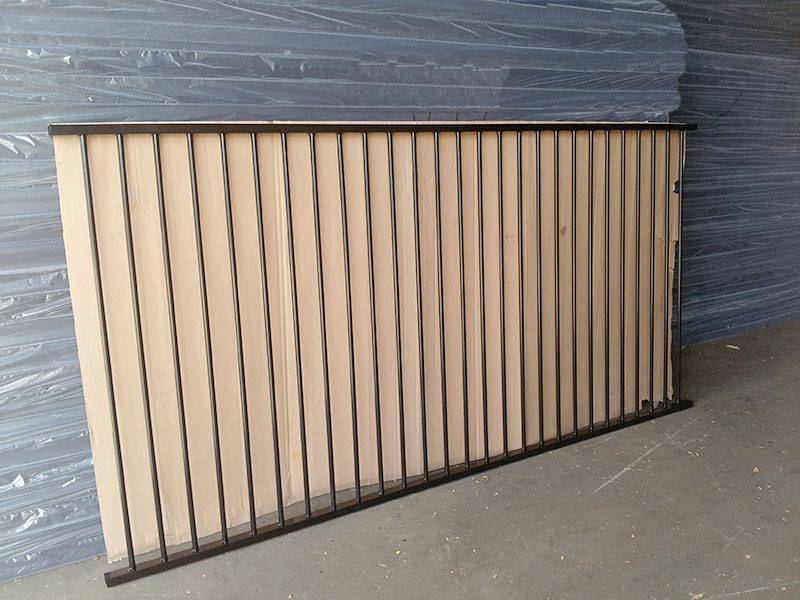 Gold Supplier China PVC Coated Steel Black Swimming Pool Fence Panels