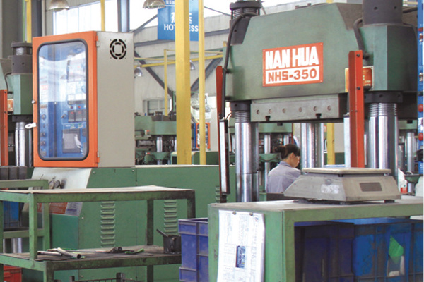 Auto Accessory/Car Parts Pad/Non-Asbestos Brake/Professional Mass Export Customization/ Chery Car Parts