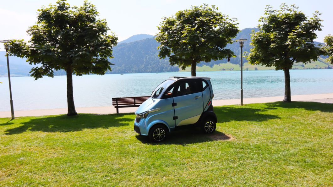 3 Seats Low Speed 4 Wheel Mobility Electric Mini Car with Air-Conditioner