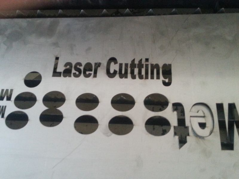 1300mm*2500mm 180W 1.5mm Stainless Steel Laser Cutting Machine Price