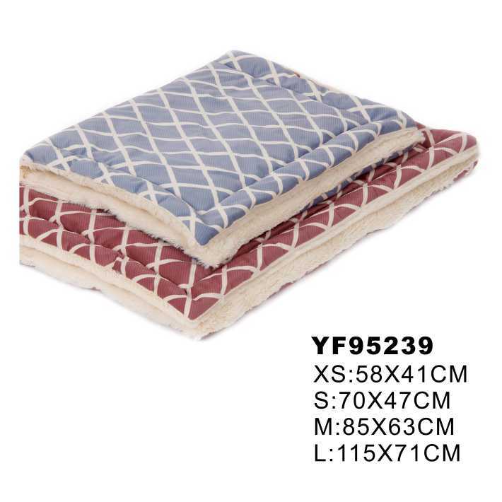 Comfortable Plush Plaids Pattern Printing Soft Mat Pet Beds (YF95239)