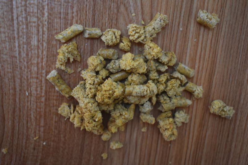 Pine Wood Cat Litter Used for Cats' Toilet