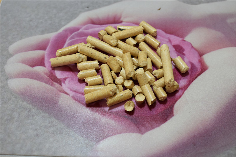 Pine Wood Cat Litter Used for Cats' Toilet