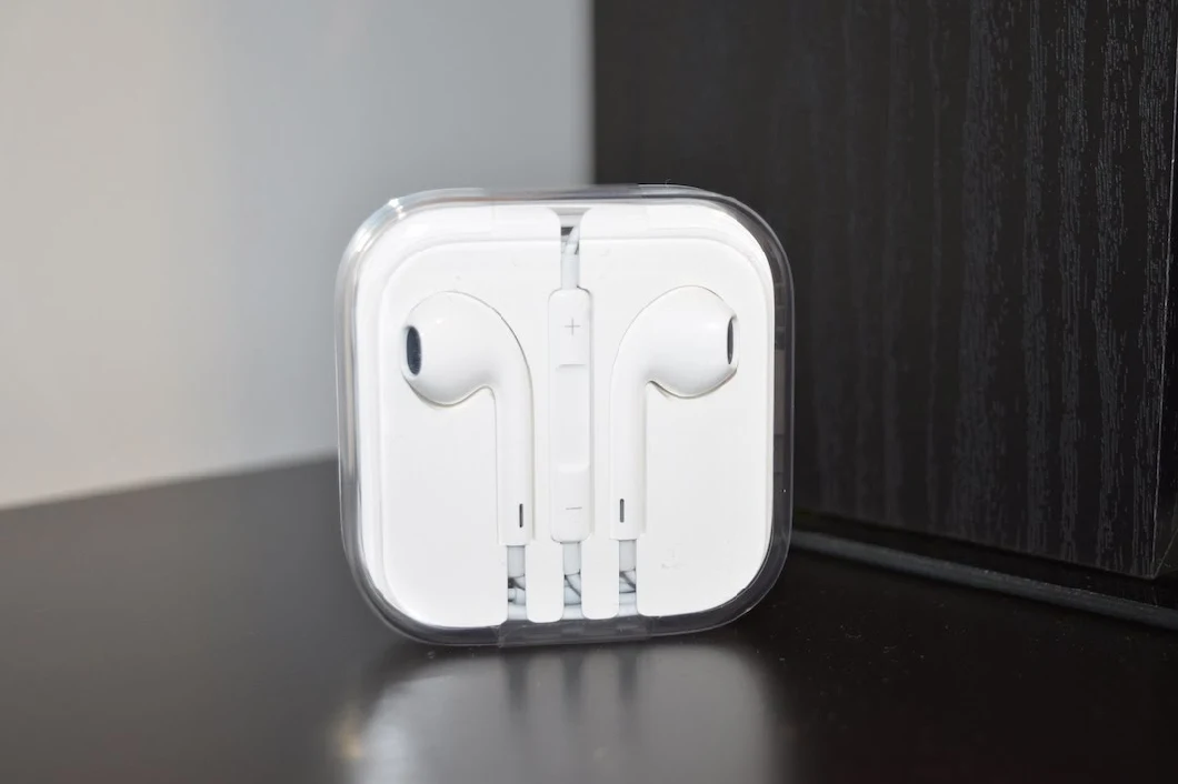 Original Wired Earphones 7plus/ X Earpods Lightning Connector in Ear Headphones with Microphone Earbuds