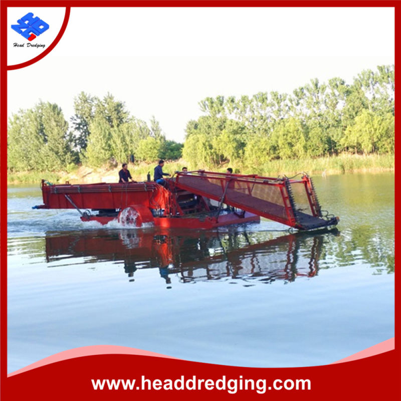 Aquatic Weed Harvester Capable of Cutting/Loading/Unloading Water Weed