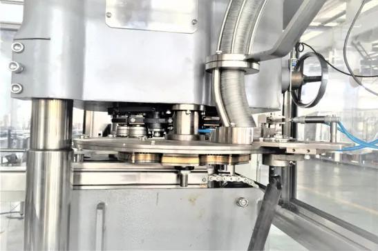 High Speed Automatic Carbonated Drinks Filling Machine / Carbonated Drinks Making Machine/ Soda Filling Machine