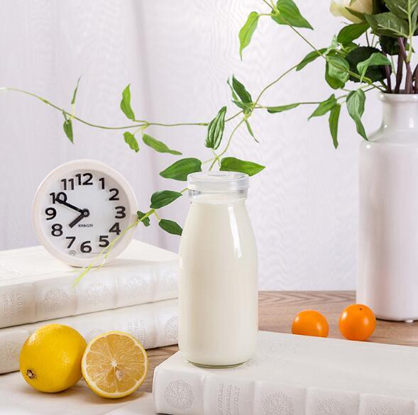 200ml Milk Glass Bottle with Plastic Lid