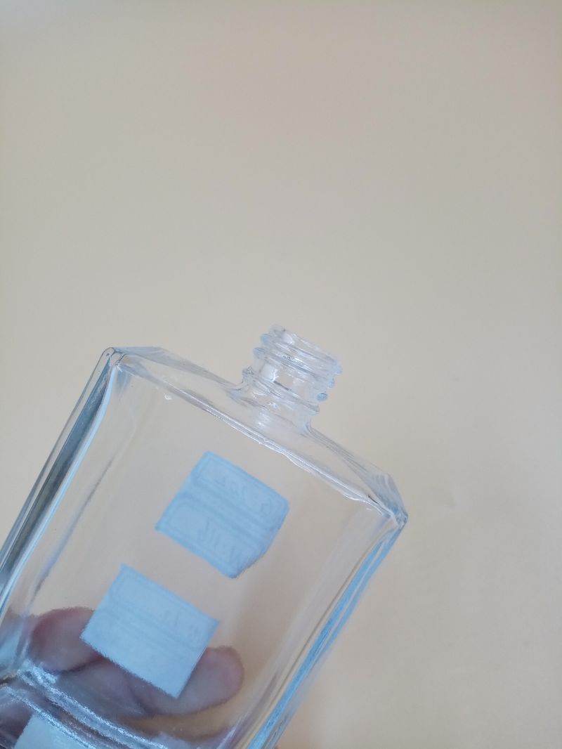 Perfume Glass Bottle in Guangzhou Empty Glass Perfume Diffuser Bottle