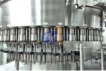 Zhangjiagang Automatic Bottle Water Semi Automatic Filling Liquid Filling Packing Machine