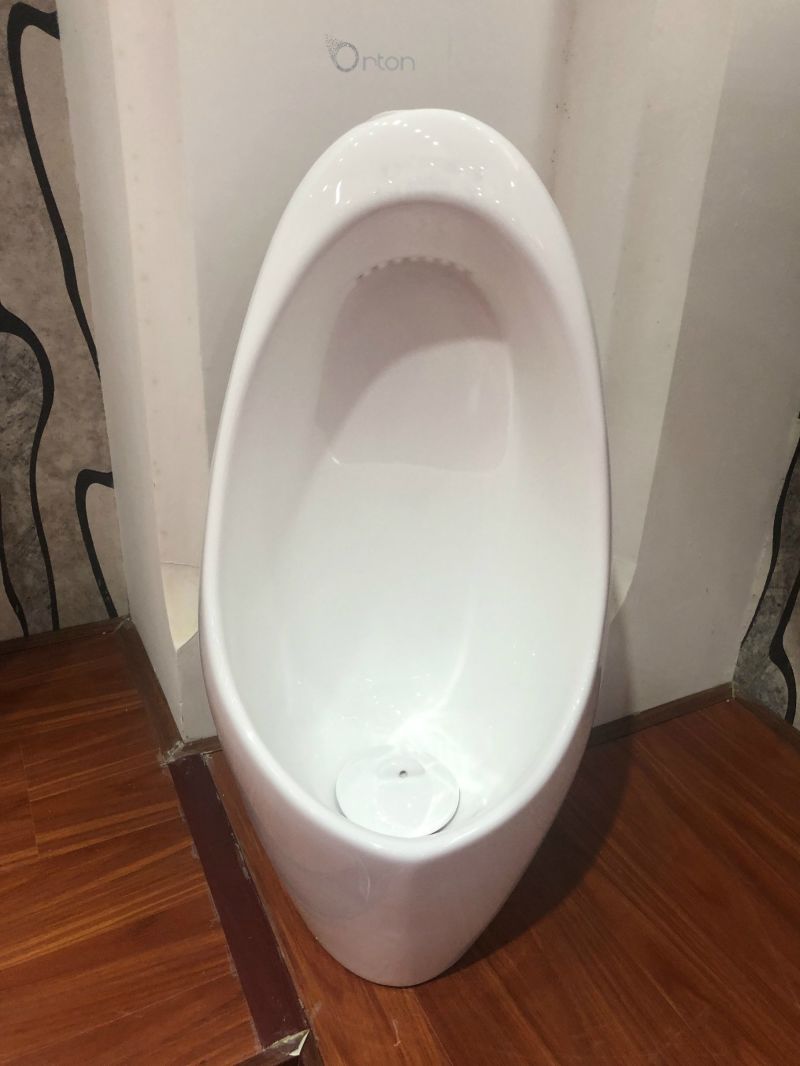 Porcelain Ceramic Wc Sanitaryware Classic Wall Hung Urinal