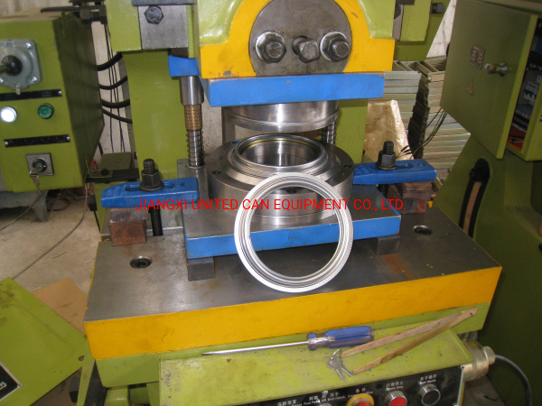 Can Lid Bottom Punch Machine