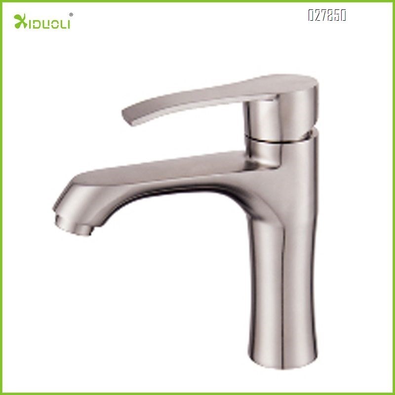 Brushed Nickel Single Hole Bathroom Vanity Faucet