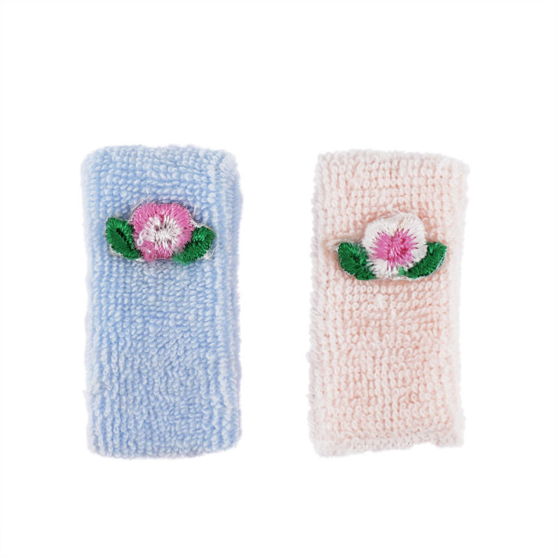 Mini Dollhouse Bathroom Accessories Pink and blue Towels Accessories