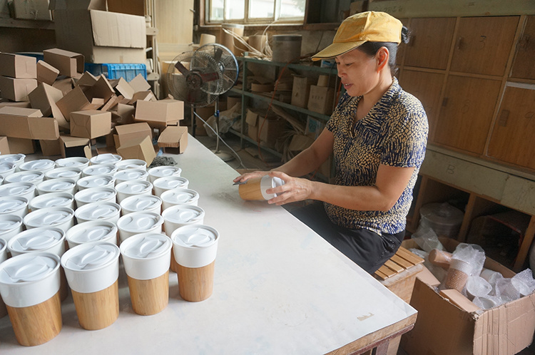 Eco-Friendly Ceramic White Inner with Bamboo Outside Bamboo Mug for Drinking