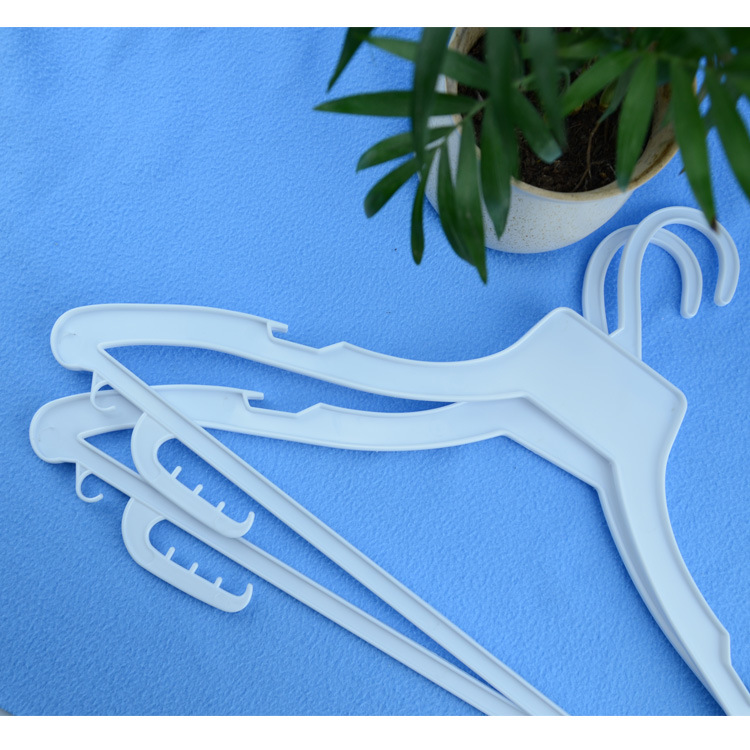 Black Plastic Hook Hotel-Specific Custom Logo Clothes Men Shirt Hangers