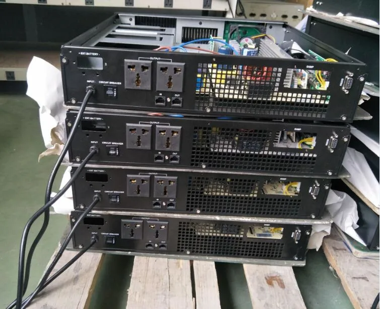 UPS per montaggio in rack da 19" 1k-10kVA con RS232