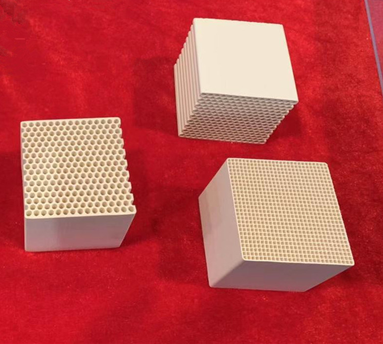 Three Way Catalytic Converter Ceramic Honeycomb Monolith Catalyst