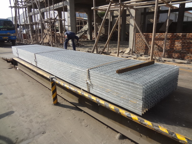 Factory Price Serrated, Open Ended, Untreated/Black Steel Grating