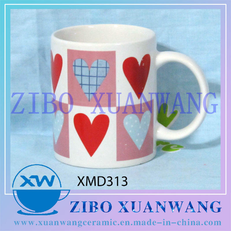 Red Heart Ceramic Gift Mug with Competitive Price 330ml Capacity
