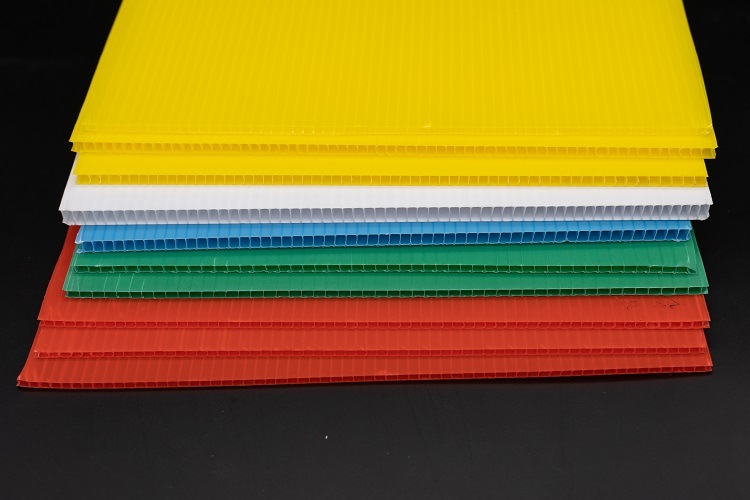 Polypropylene Material Extruded Corrugated Plastic Twin Wall Sheets