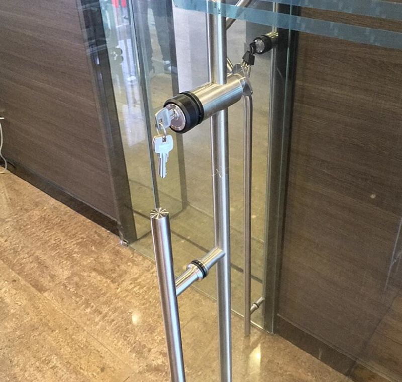Stainless Steel 304 Glass Door Handle with Lock 1500mm