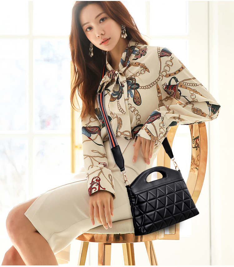 2021 Fashion Wide Shoulder Strap Shoulder Bag Messenger Bag Simple Soft Leather Female Bag Lady Handbag