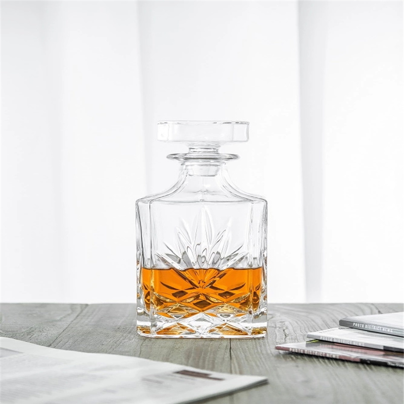 Clear Empty Oval Elegant Small Glass Bottle for Whiskey