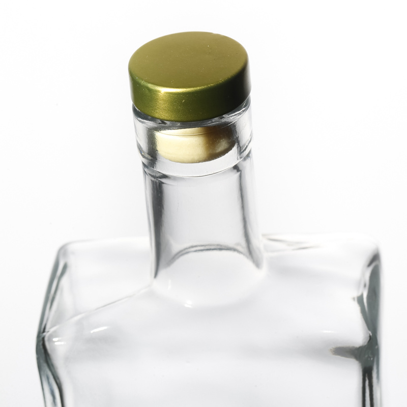 Wholesale High Quality Flat 500ml Glass Bottle for Liquor with Golden Cap