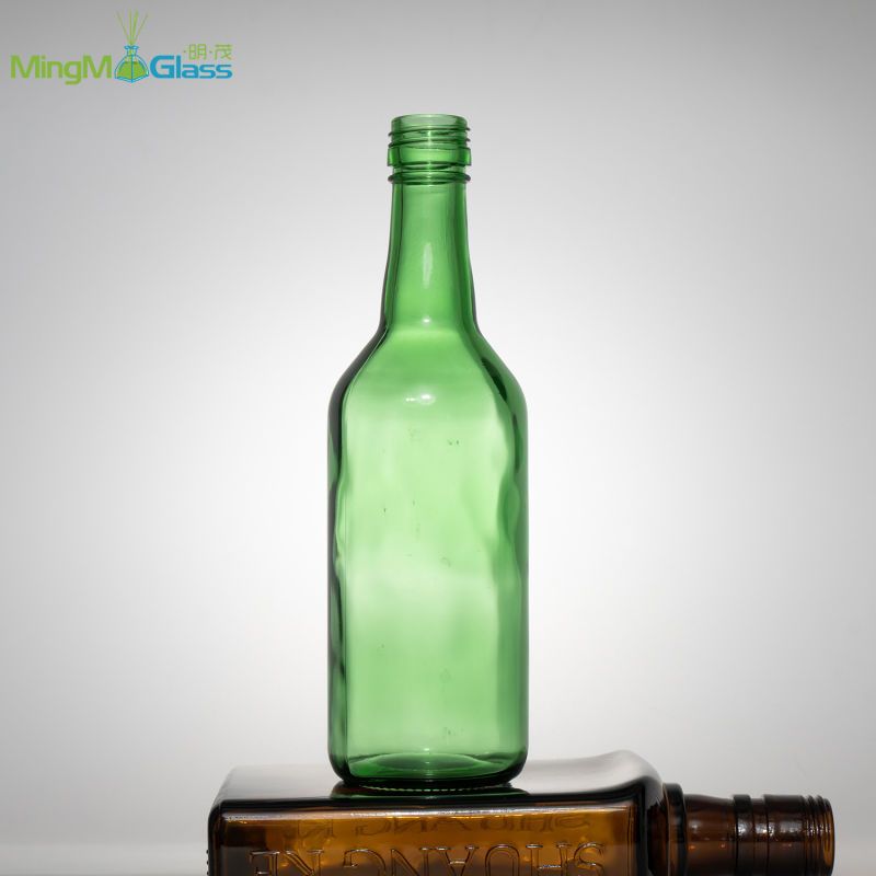 Customized Flat Square Green Color Glass Alcohol Bottle for Drinking