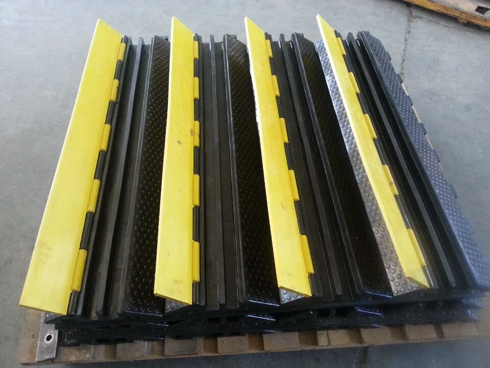 2018 Rk 3 Channels PU Plastic Outdoor Events Cable Ramp