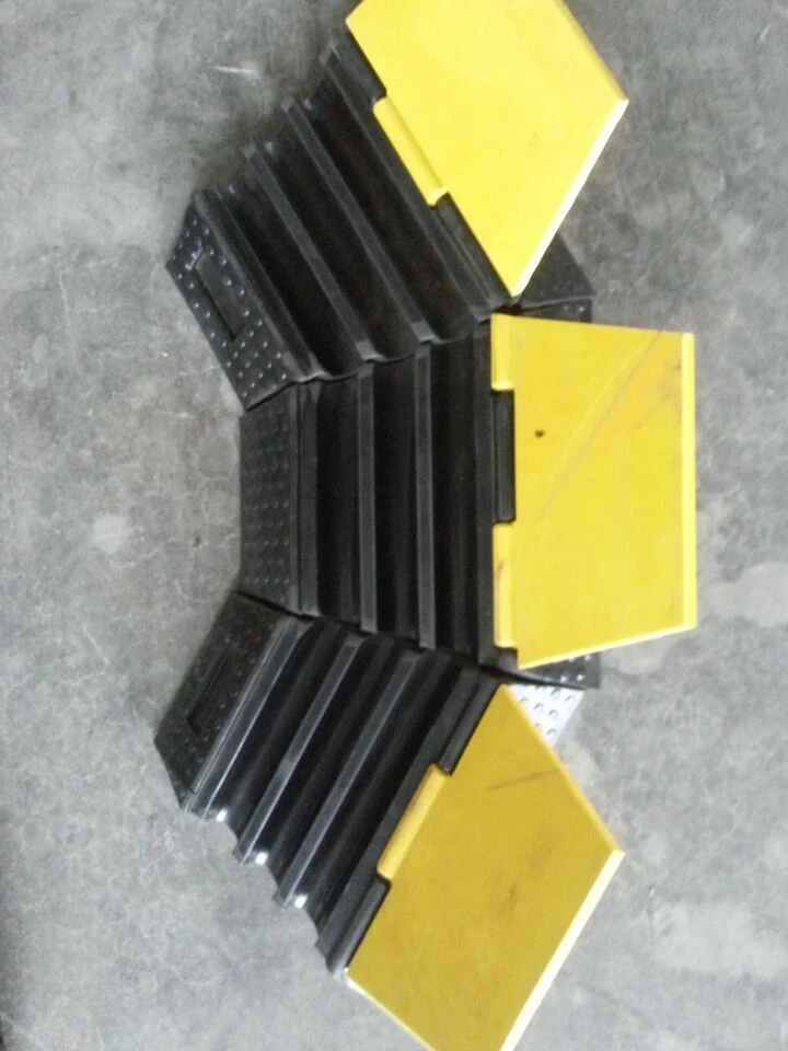 3 Channels PU Plastic Heavy Duty Cable Ramp for Sale