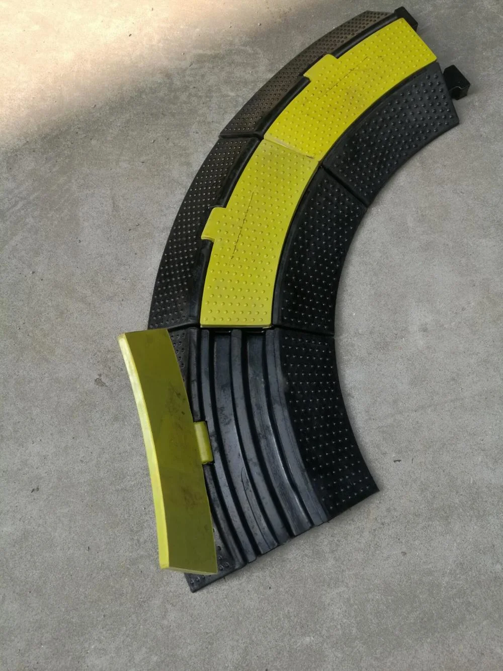 3 Channels PU Plastic Heavy Duty Cable Ramp for Sale
