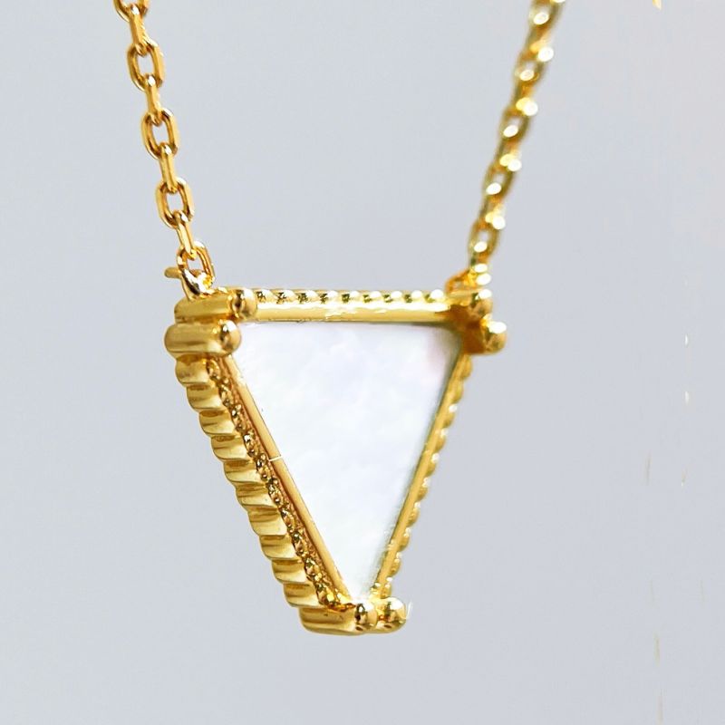 Fashion Jewelry Triangle Shape Shell Necklace 18K Gold Plated Silver Necklace