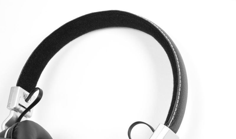 New Arrival Fabric Style Sonic Sound Wireless on Ear Mobile Phone Earphone Black V681
