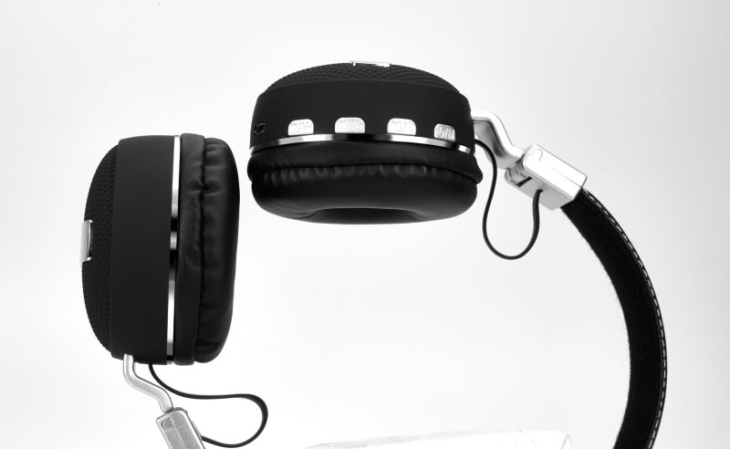 New Arrival Fabric Style Sonic Sound Wireless on Ear Mobile Phone Earphone Black V681