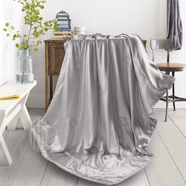 Suzhou Taihu Snow Luxury Silk Blanket as Quilt in Summer