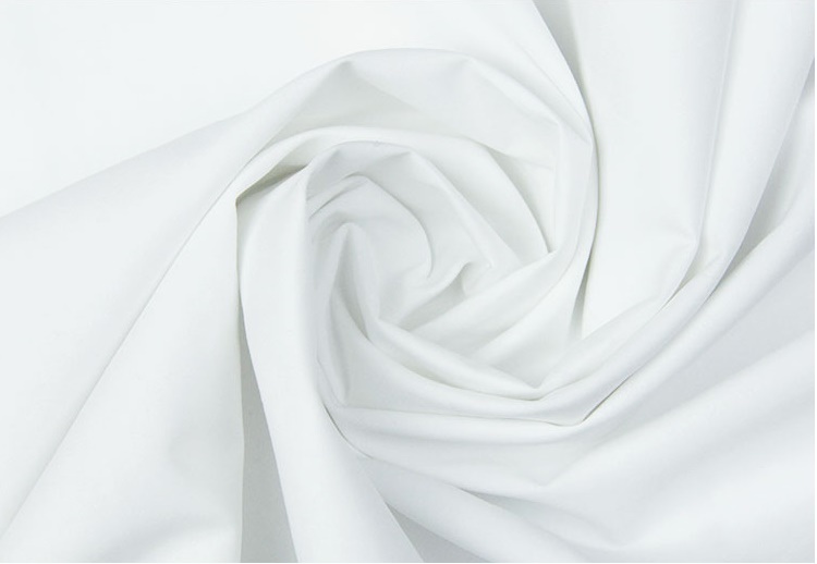 Bleach CVC55/45 45*45 110*76 Shirt Fabric with Good Breathability