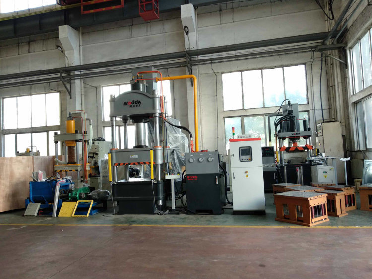 BMC Heat Press Hydraulic Press 315 Ton for Mahole Cover