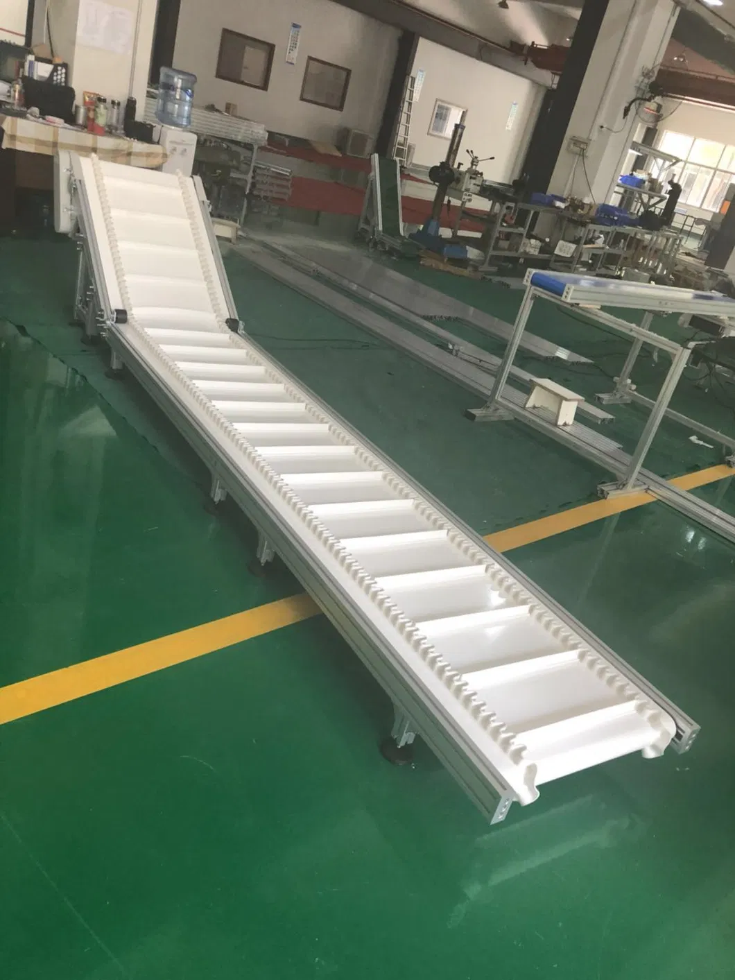 Portable Inclined Belt Conveyor with 300mm Width 1000mm Length for Floor to Floor Conveyor System Custom