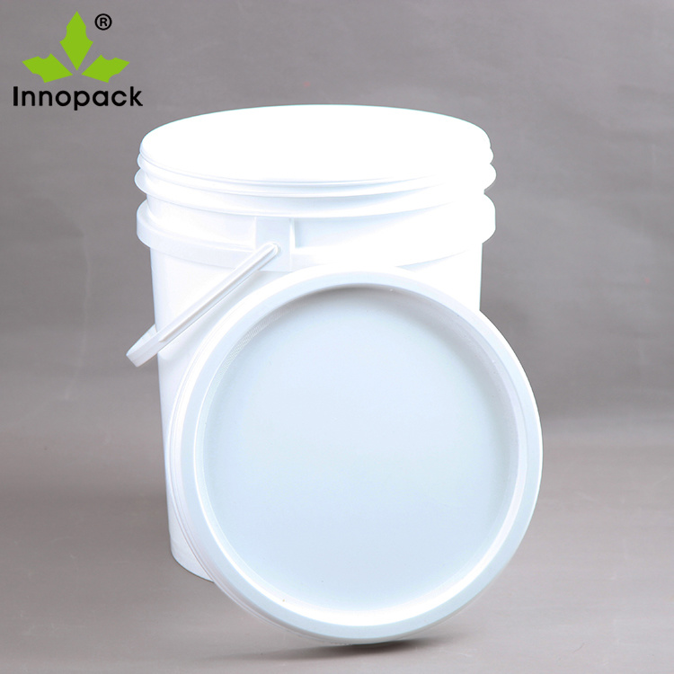 12 Liter White Plastic Bucket with Plastic Handle