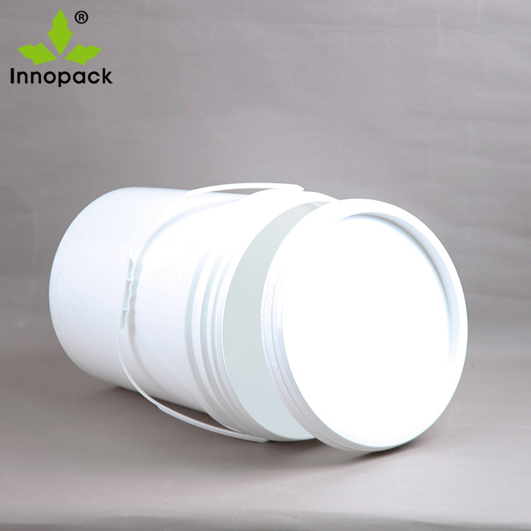 12 Liter White Plastic Bucket with Plastic Handle