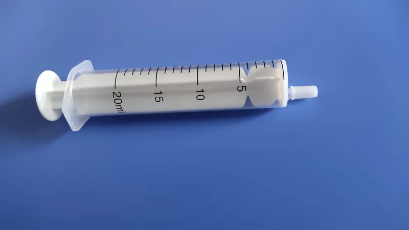 Syringe 20ml with Cap, Made of Plastic