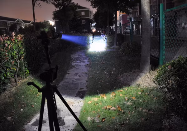 High Powered LED Flashlight Torch Zoom Lens