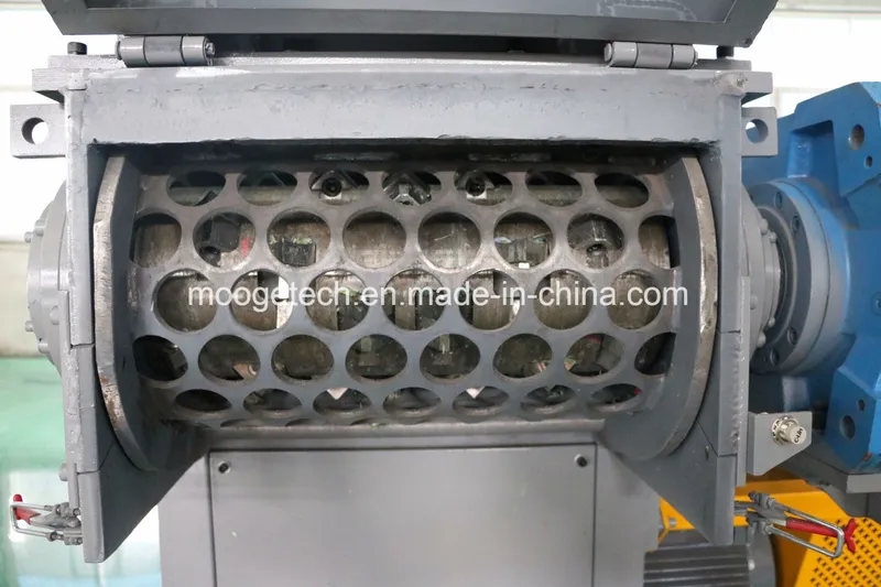 Waste plastic single shaft shredder