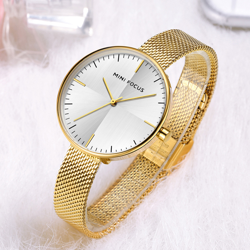 Mini Focus Fashion Women Quartz Wrist Watch with Gold Watch
