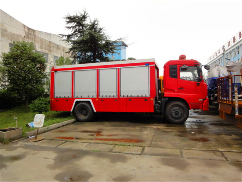 10 Dongfeng 4X2 Fire Fighting Truck for Large Quantity Supply